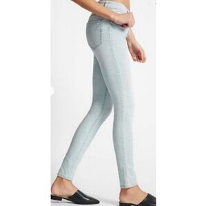 FOREVER 21 Mid Rise Skinny Light Denim Jeans